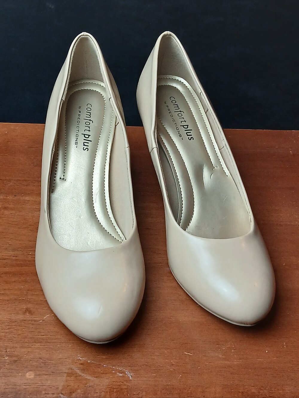 Comfort plus by Predictions by Predictions Women's Nude Round-Toe Pumps